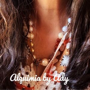 Alquimia Elegant Pearl and Bead Necklace